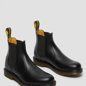COPY - NWT Dr. Martens Smooth Leather Chelsea Boots